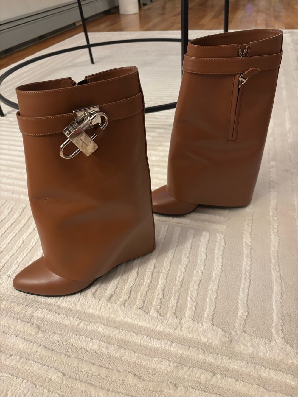 Givenchy Shark Lock Ankle Boots in leather - Picture 6 of 8
